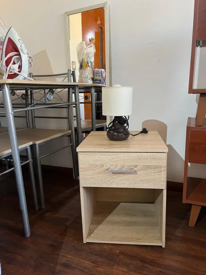 Mesa de noche madera clara
