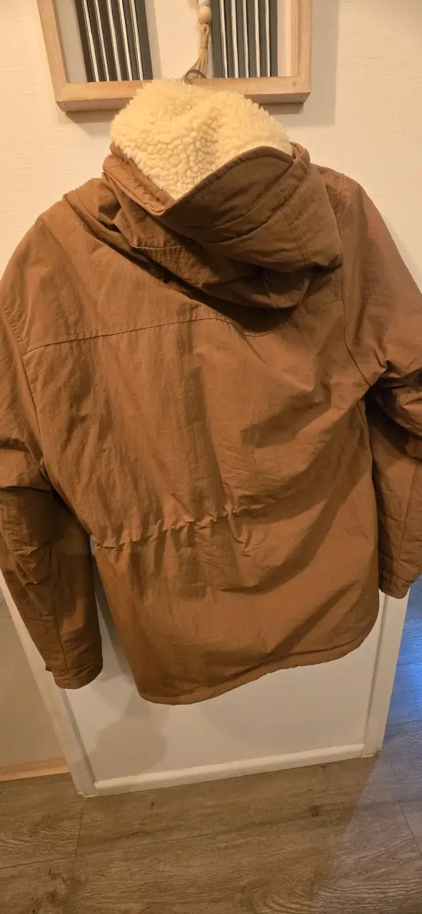 Parka marrón con capucha de lana - 1