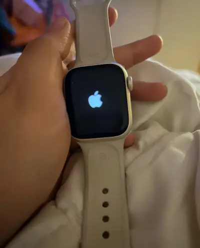 Smartwatch deportivo plateado - miniatura 2