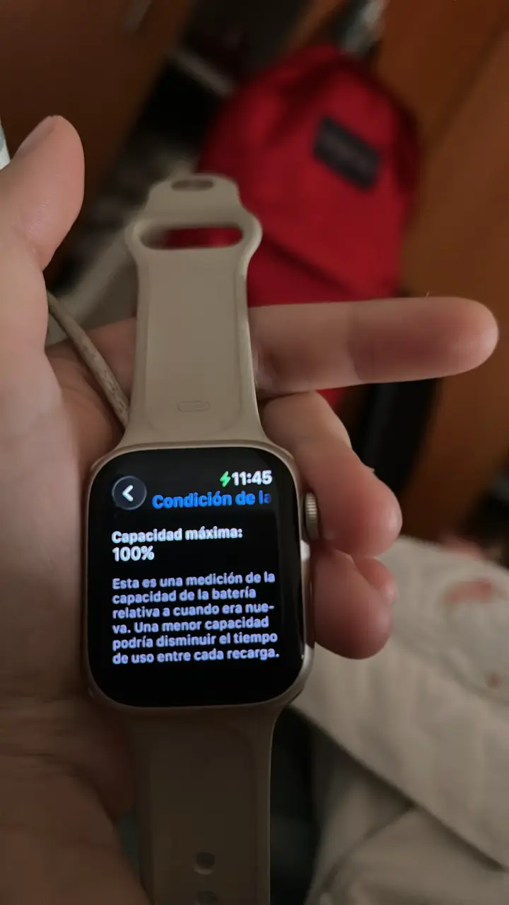 Smartwatch deportivo plateado - 4