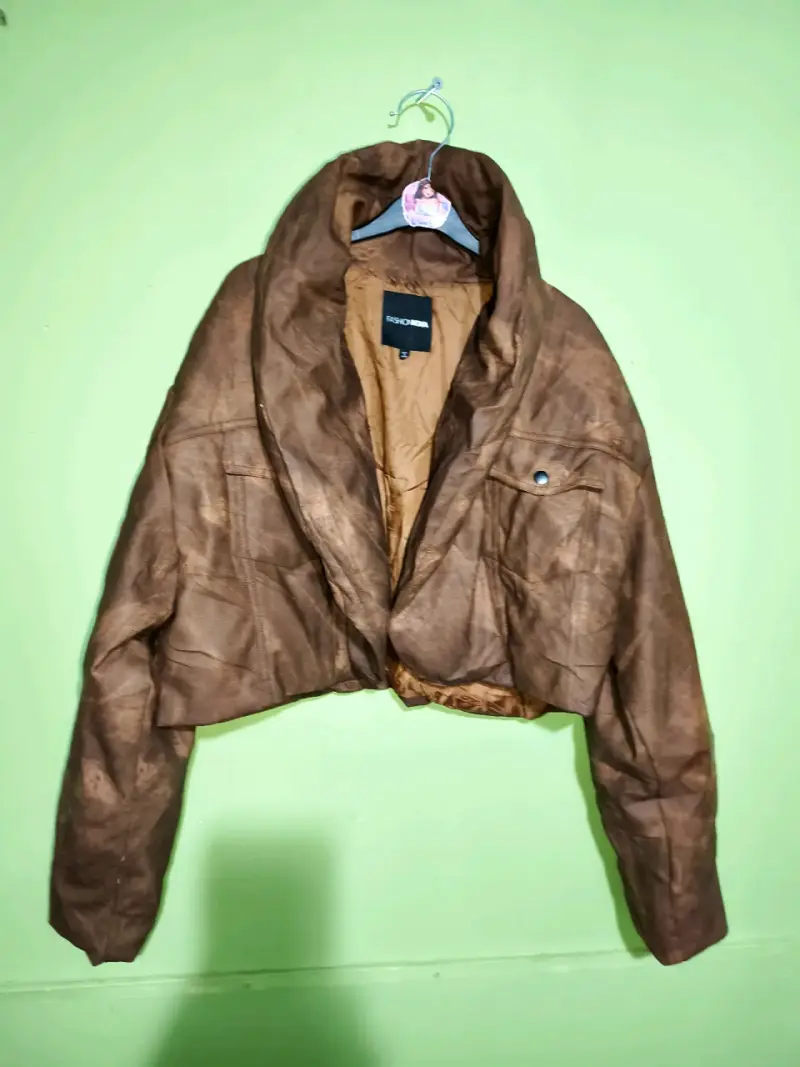 Chaqueta marrón estilo bomber