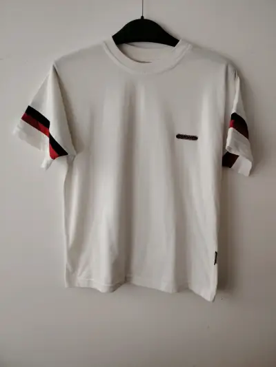 Polera blanca juvenil o niño con bandas - miniatura 2