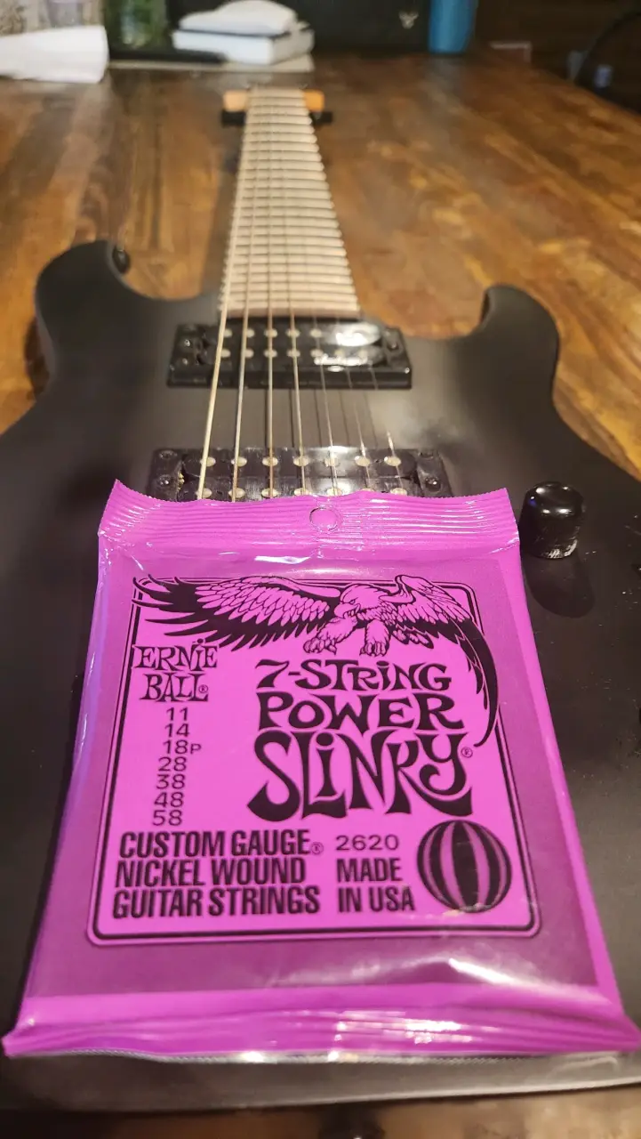 Jackson JS22-7 Dinky 7 cuerdas Satin Black - 6