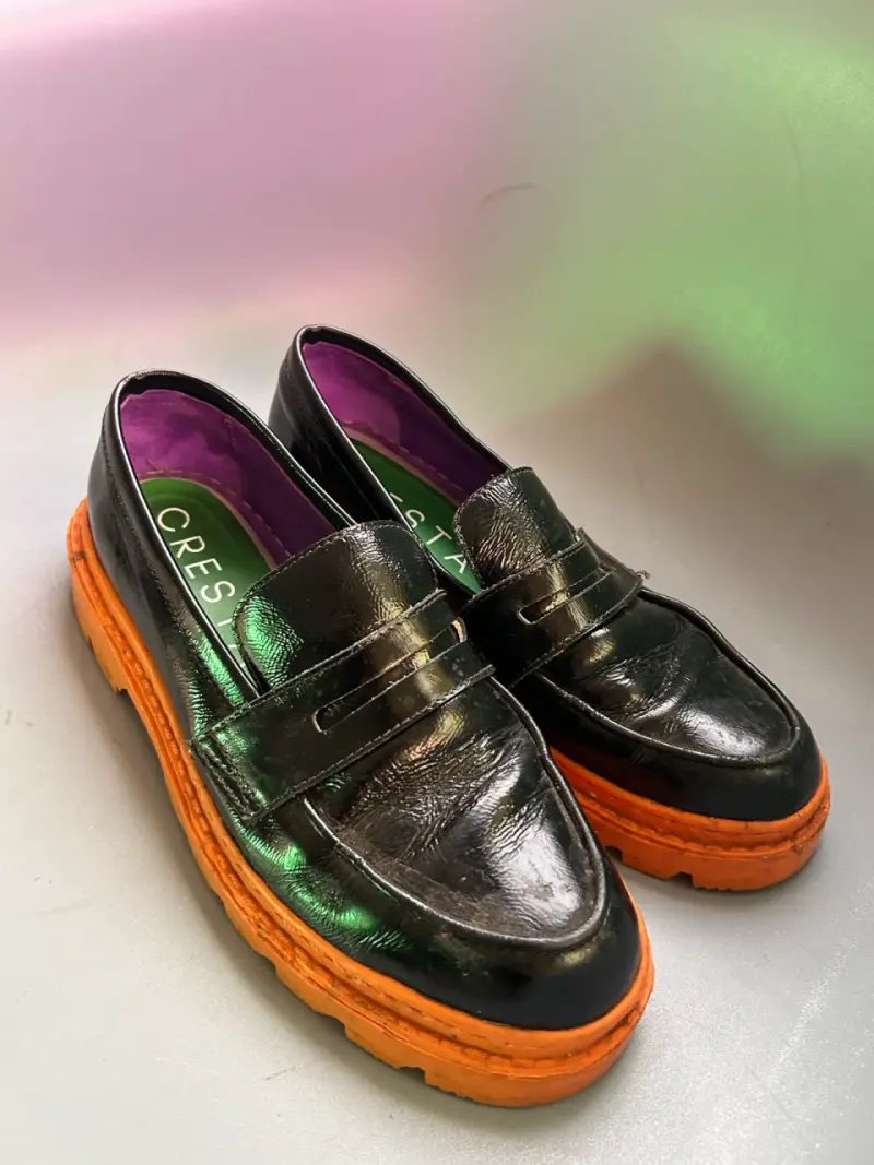 Zapatos CRESTA tipo mocasín negros y naranjas - 2