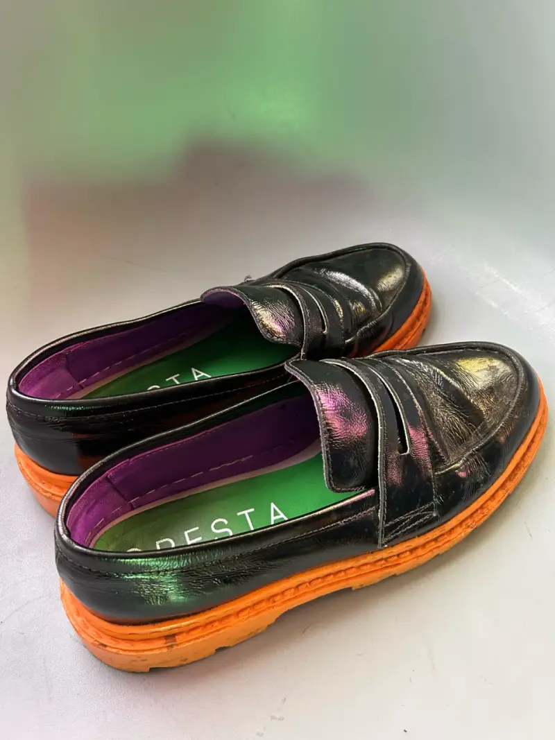 Zapatos CRESTA tipo mocasín negros y naranjas - 3