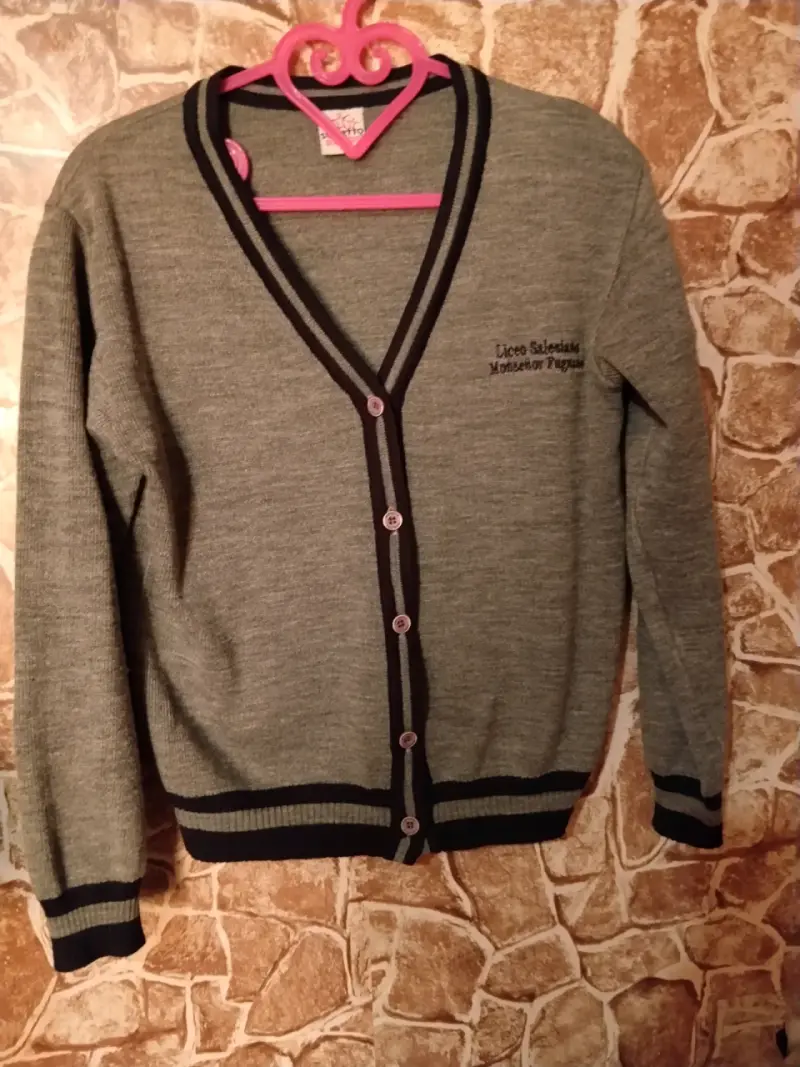 Cardigan gris con logo escolar - 1