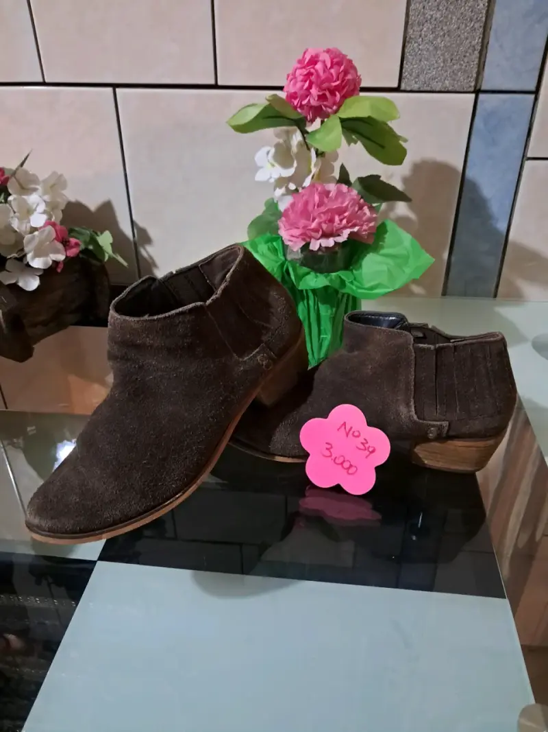 Botines de gamuza café