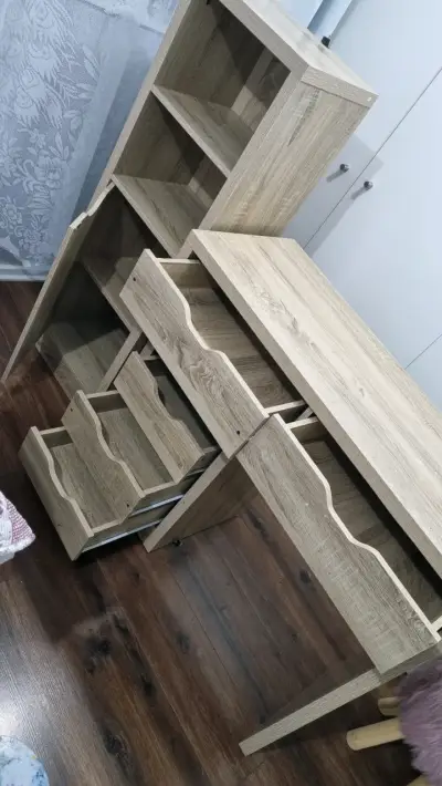 Escritorio con estantería de madera - miniatura 1
