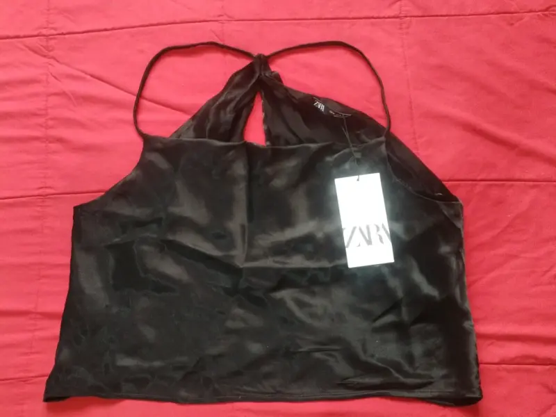 Top negro con etiqueta de ZARA - 1