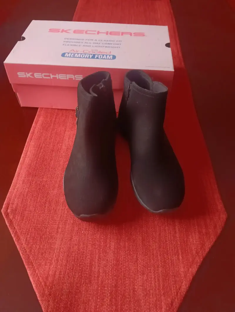 Botines Skechers negros nuevos - 2
