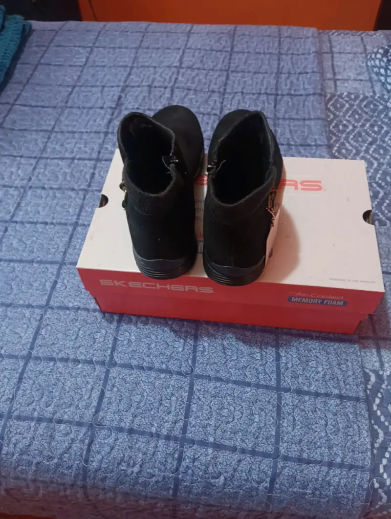 Botines Skechers negros nuevos - 4