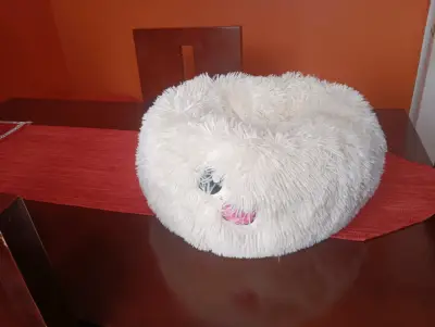 Cama para mascota peluda blanca - miniatura 1