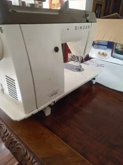 Maquina de coser Singer para reparar - miniatura 5