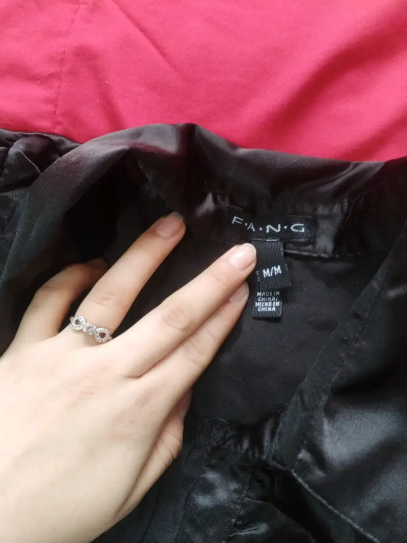 Blusa vestido satinada negra con volantes - 4