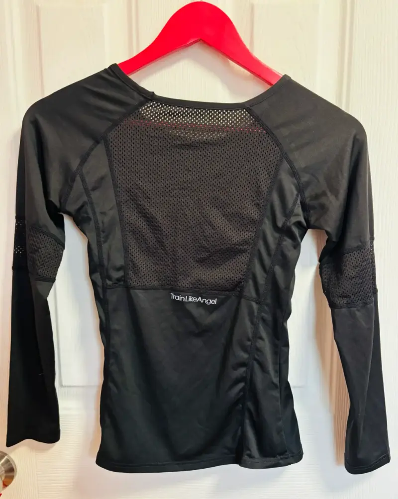 Polera negra deportiva manga larga - 2