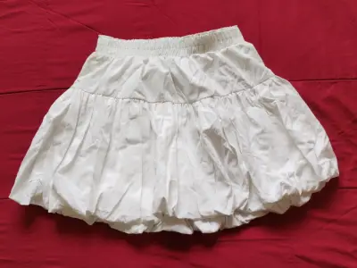 Falda blanca holgada - miniatura 2