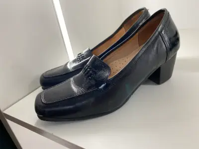Chalas y zapato formal - miniatura 2