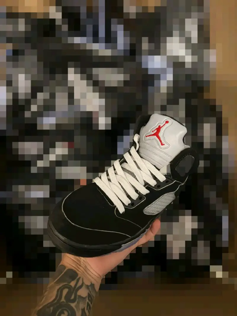 Jordan retro 5 Black Metallic Reimagined - 1