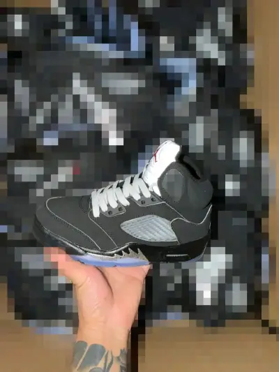 Jordan retro 5 Black Metallic Reimagined - miniatura 3