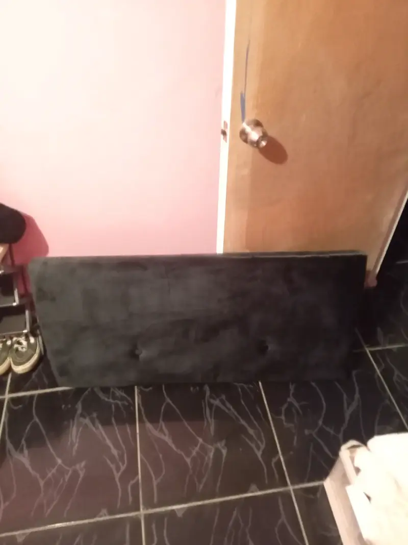 Cabecera de cama negra