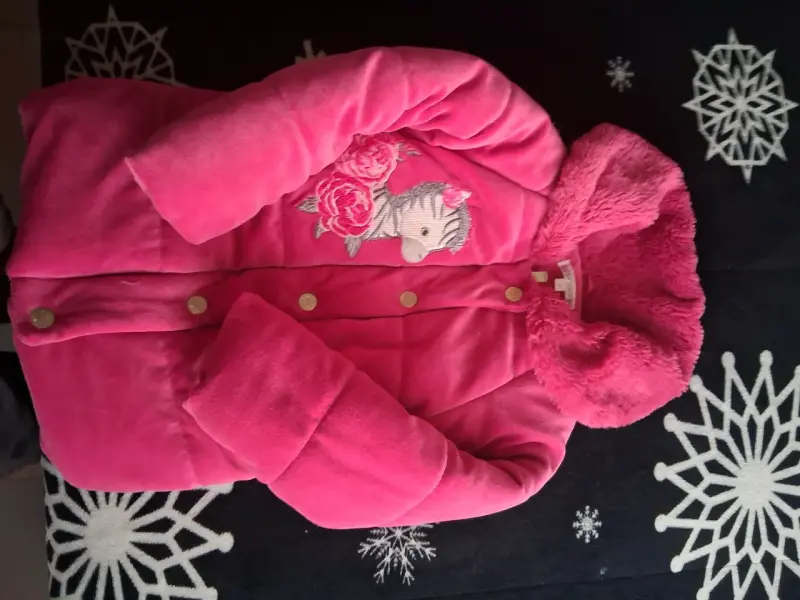 Abrigo infantil rosa con capucha - 1