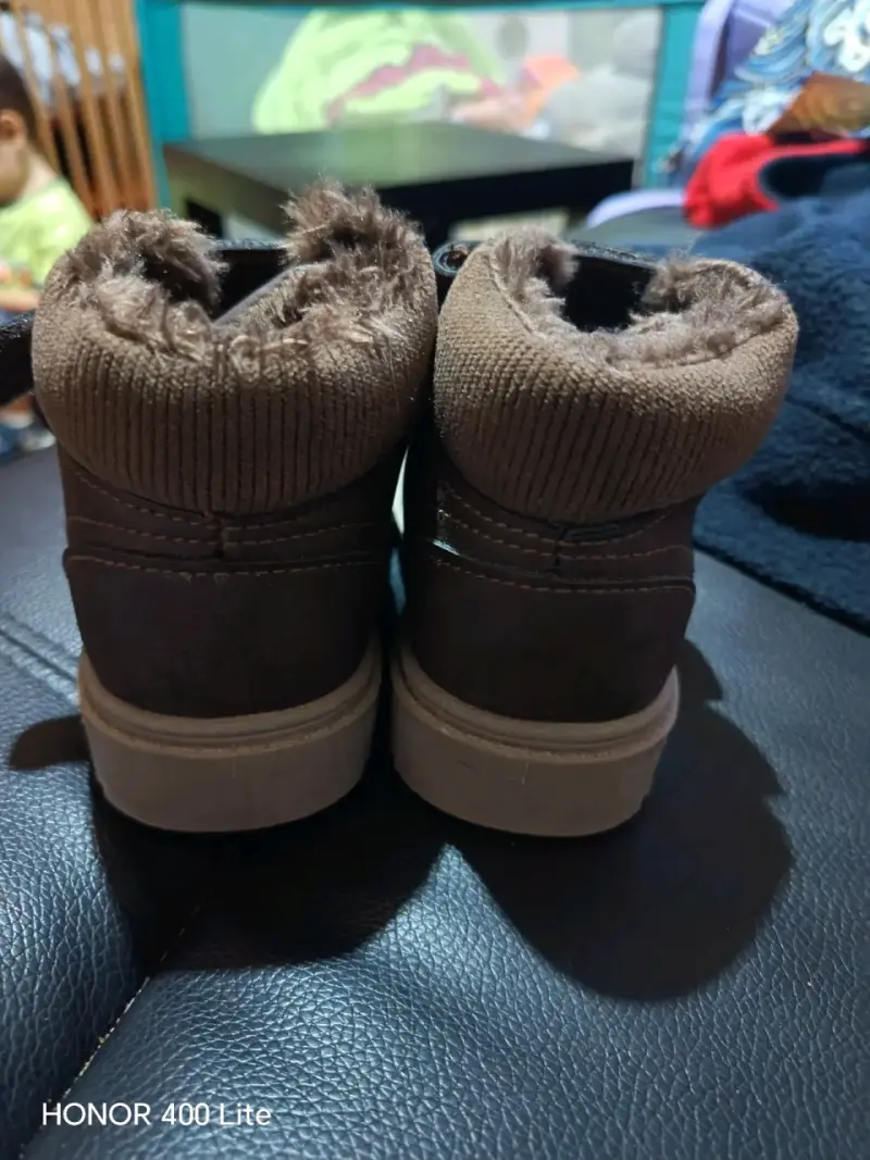 Botas marrones con borde de lana - 1