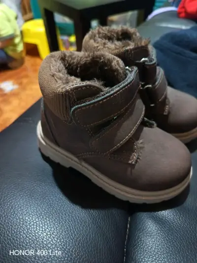 Botas marrones con borde de lana - miniatura 4