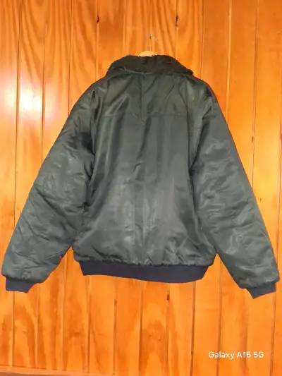 Chaqueta negra de invierno - miniatura 2