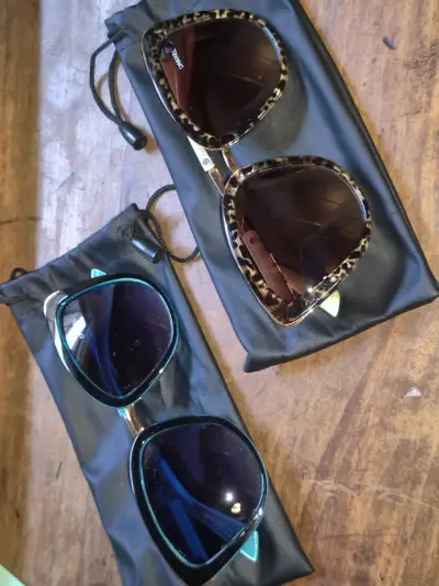 Lentes de sol marca Chanel - miniatura 2