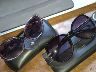 Lentes de sol marca Chanel - miniatura 3