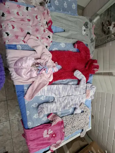 Conjunto de pijamas para bebé - miniatura 2