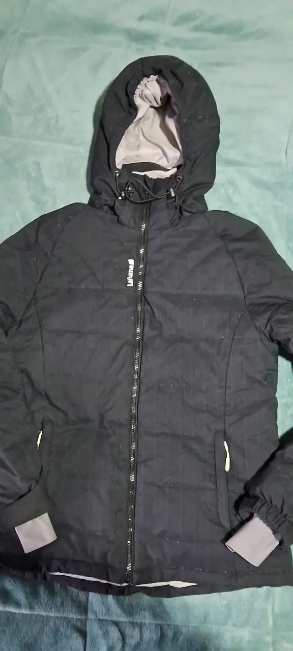 Chaqueta negra con capucha marca lafuma - 1