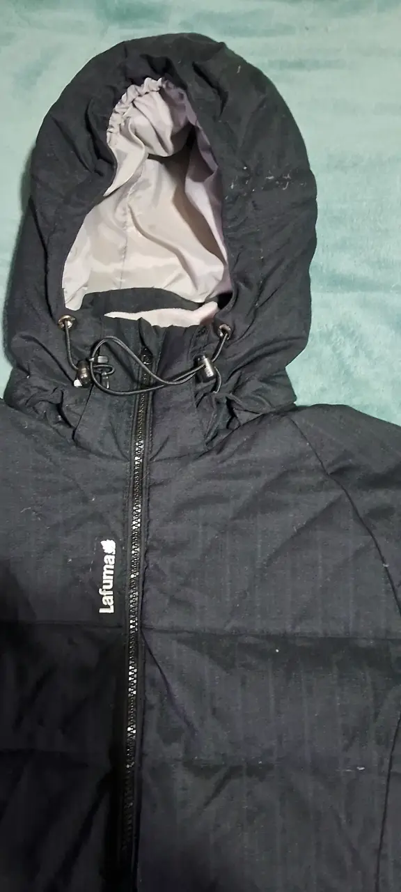 Chaqueta negra con capucha marca lafuma - 2