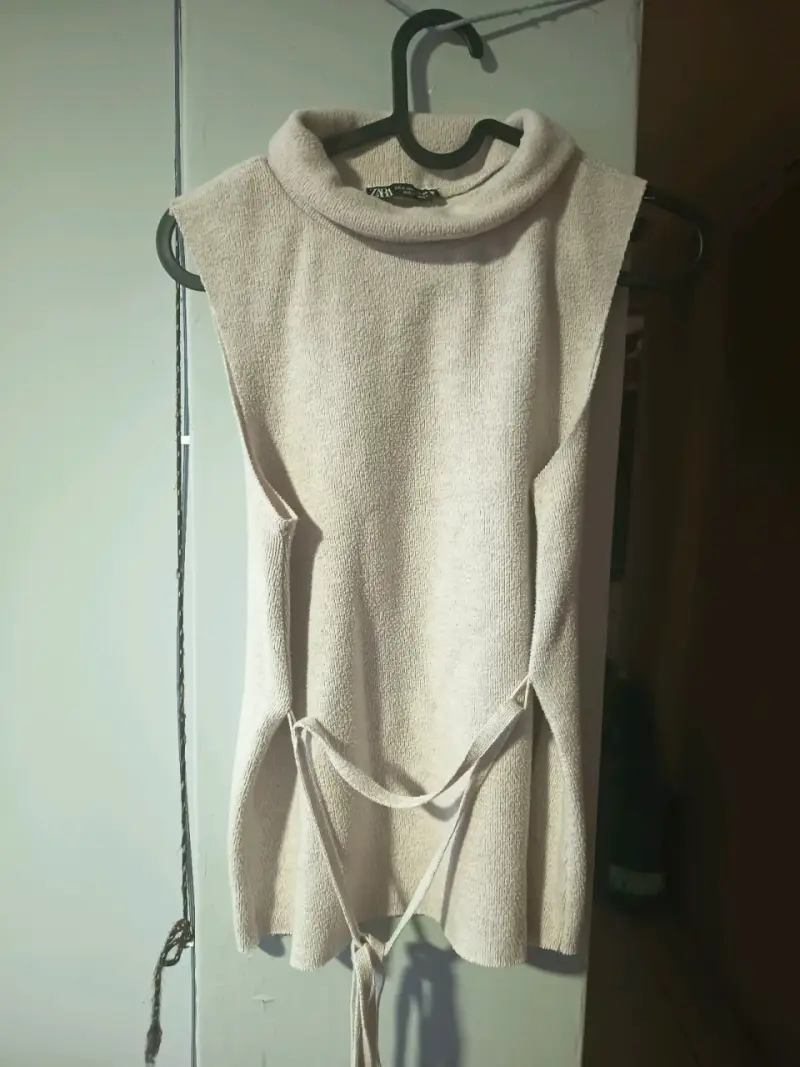 Polera sin mangas beige