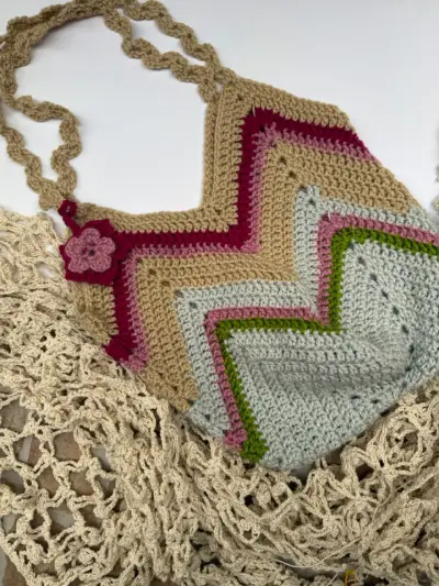 Bolso tejido a crochet colorido - miniatura 1