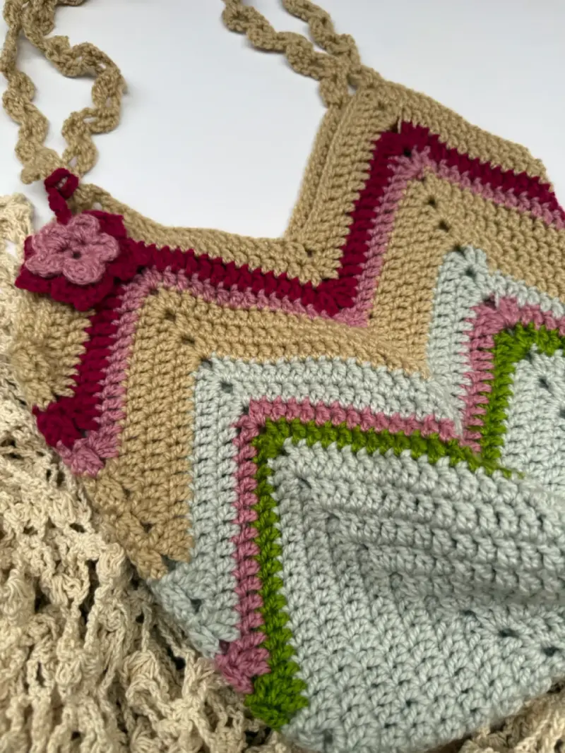 Bolso tejido a crochet colorido - 2