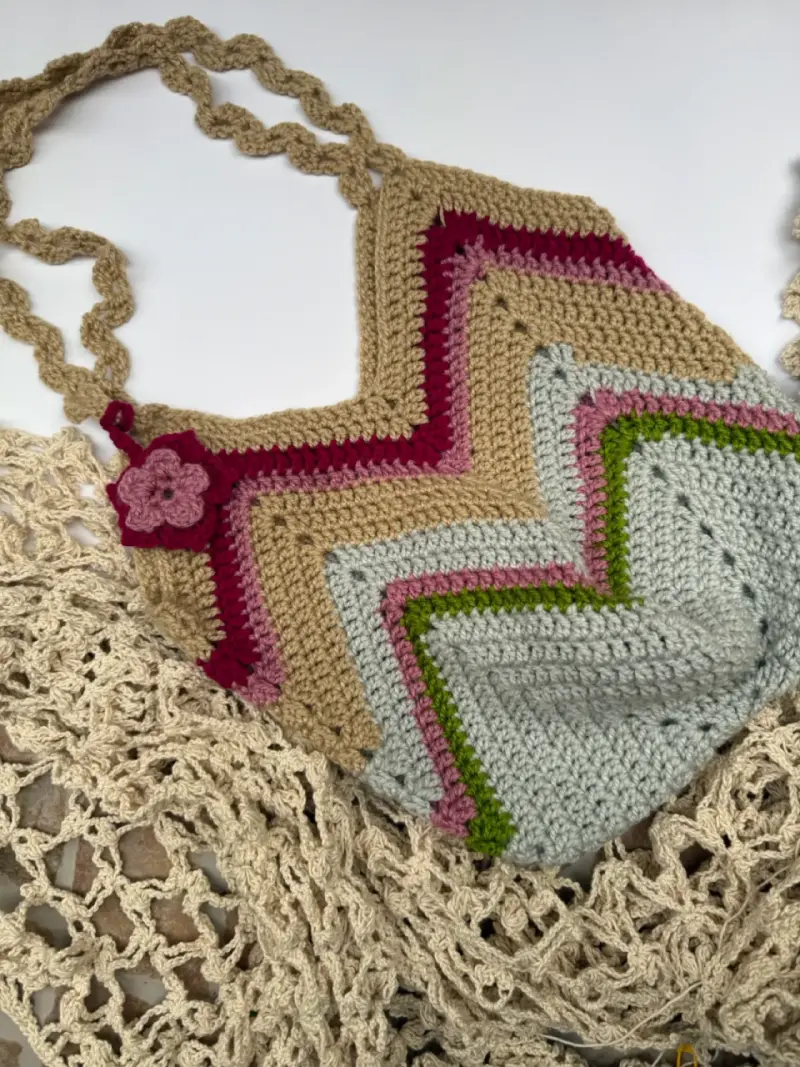Bolso tejido a crochet colorido - 3