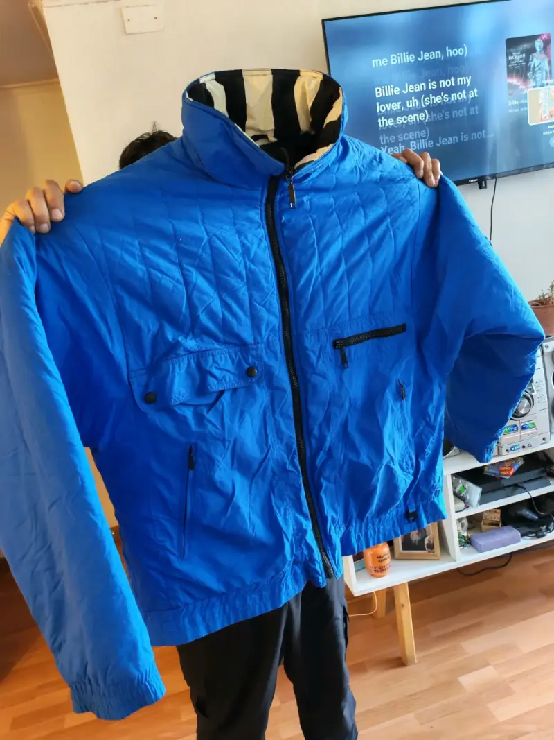 Chaqueta azul acolchada