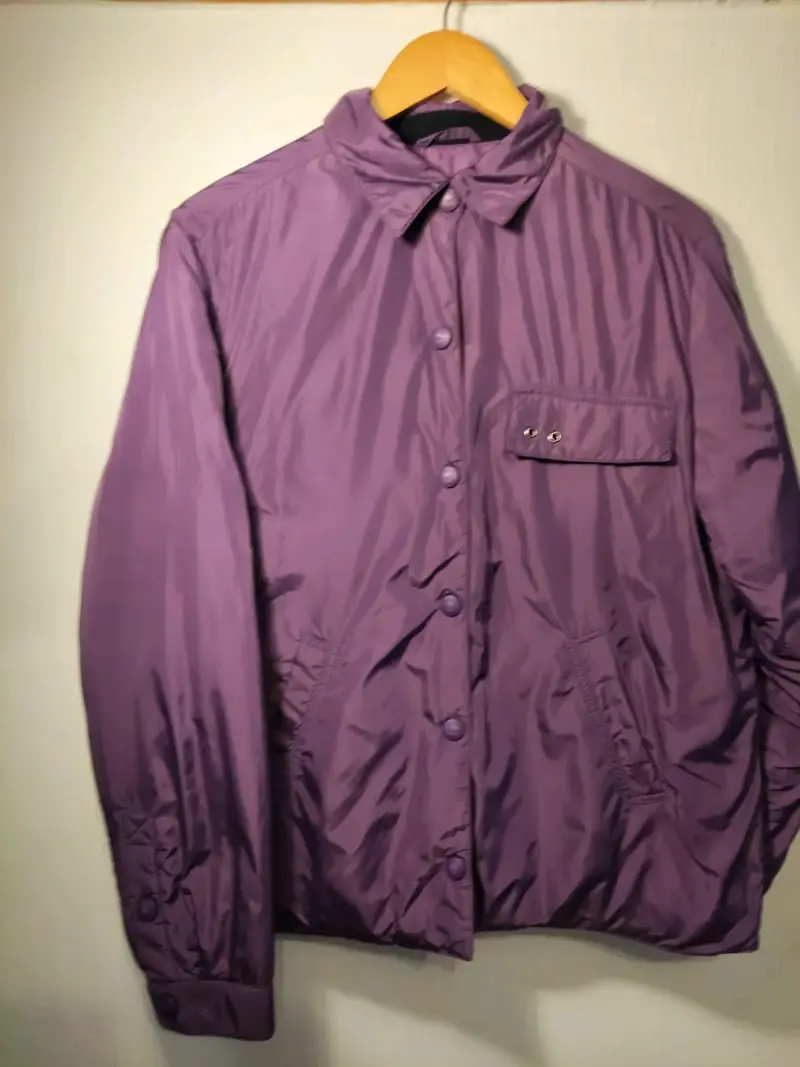 Chaqueta morada ligera