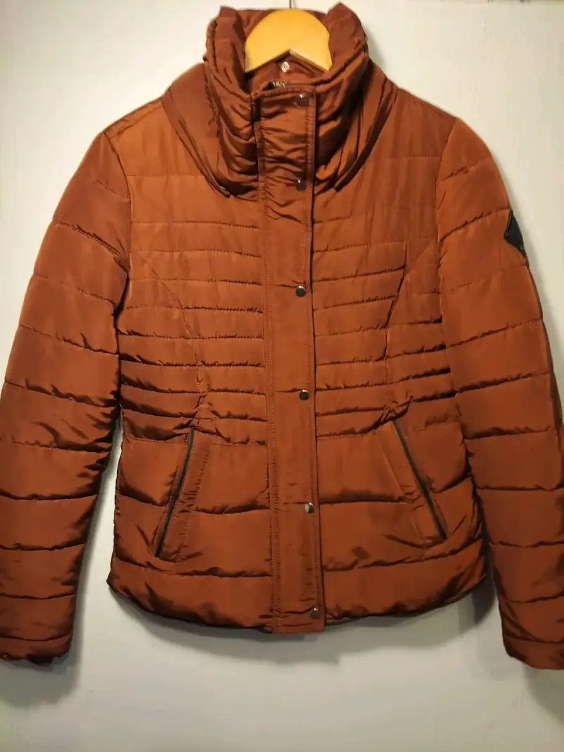 Chaqueta marrón acolchada - 1
