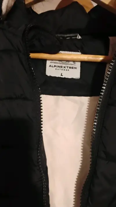Parka negra AlpineTek con capucha - miniatura 3