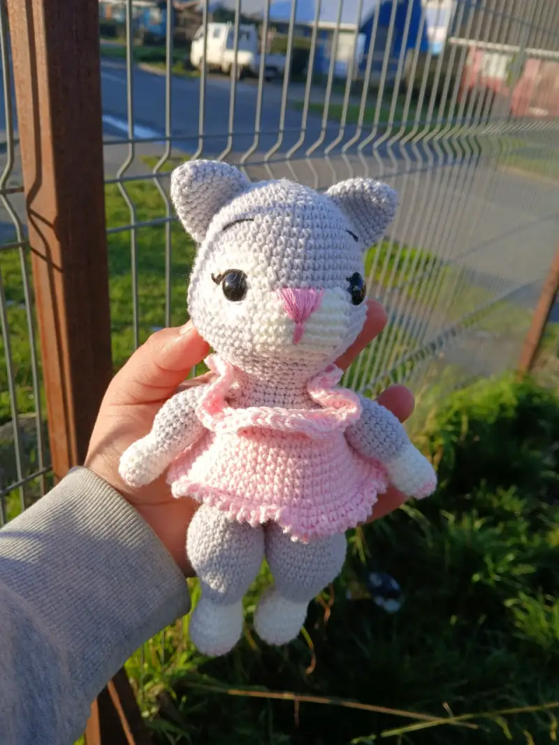 Muñeca de crochet gatita gris - 1