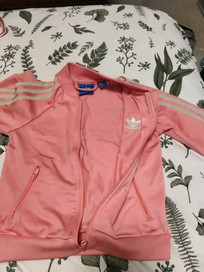Chaqueta deportiva Adidas rosada talla 12 a 18 mes - miniatura 2