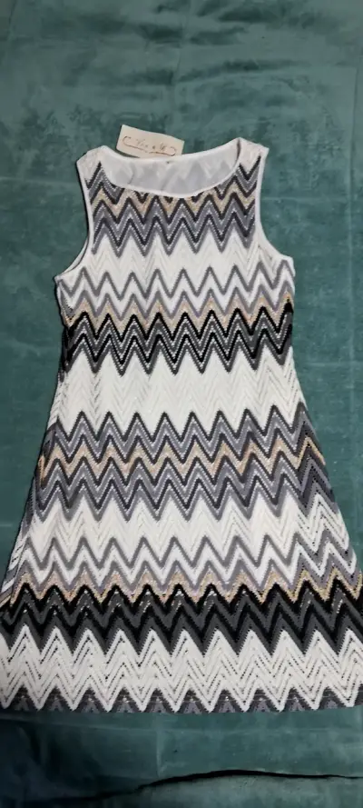 Vestido zigzag blanco y negro - miniatura 3
