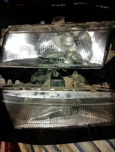 Faros delanteros de automóvil - miniatura 1
