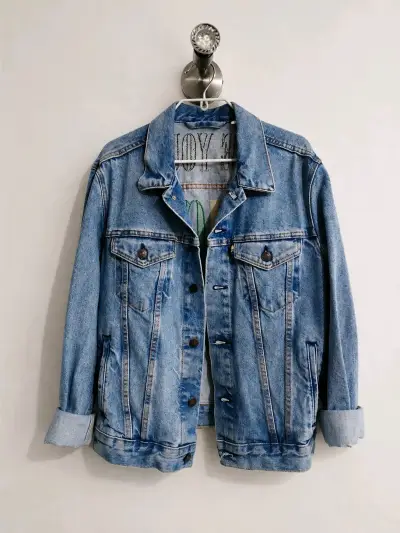 Chaqueta de mezclilla azul marca Levi’s - miniatura 1