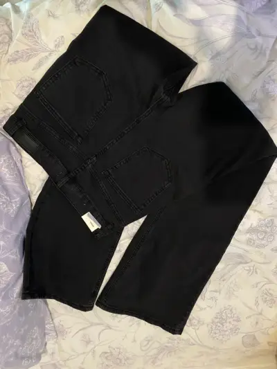 Jeans flare negros - miniatura 3