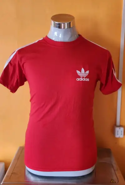 Polera roja - miniatura 1