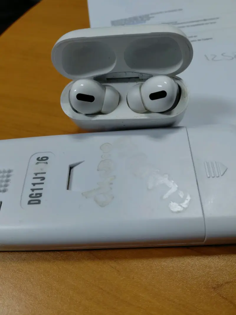 Auriculares inalámbricos blancos - 2