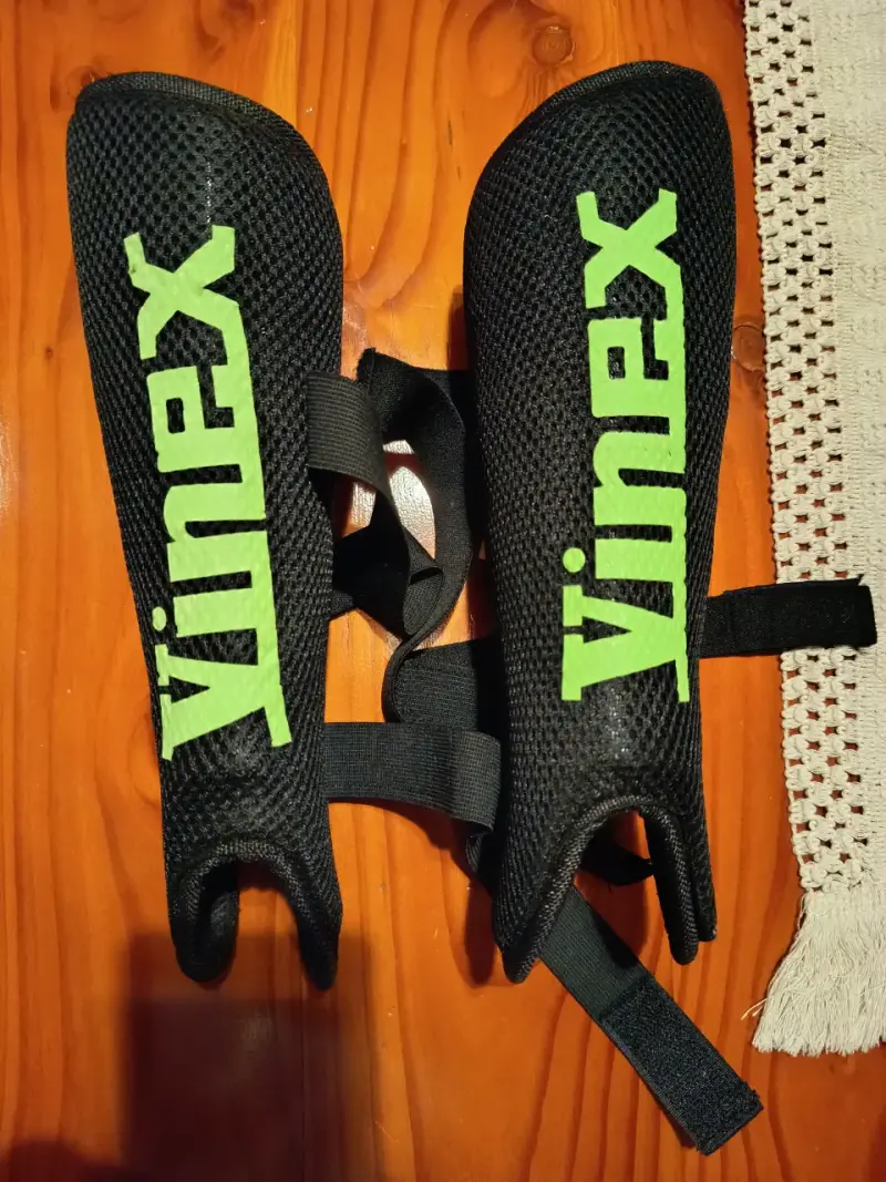 Canilleras Vinex negras - 1